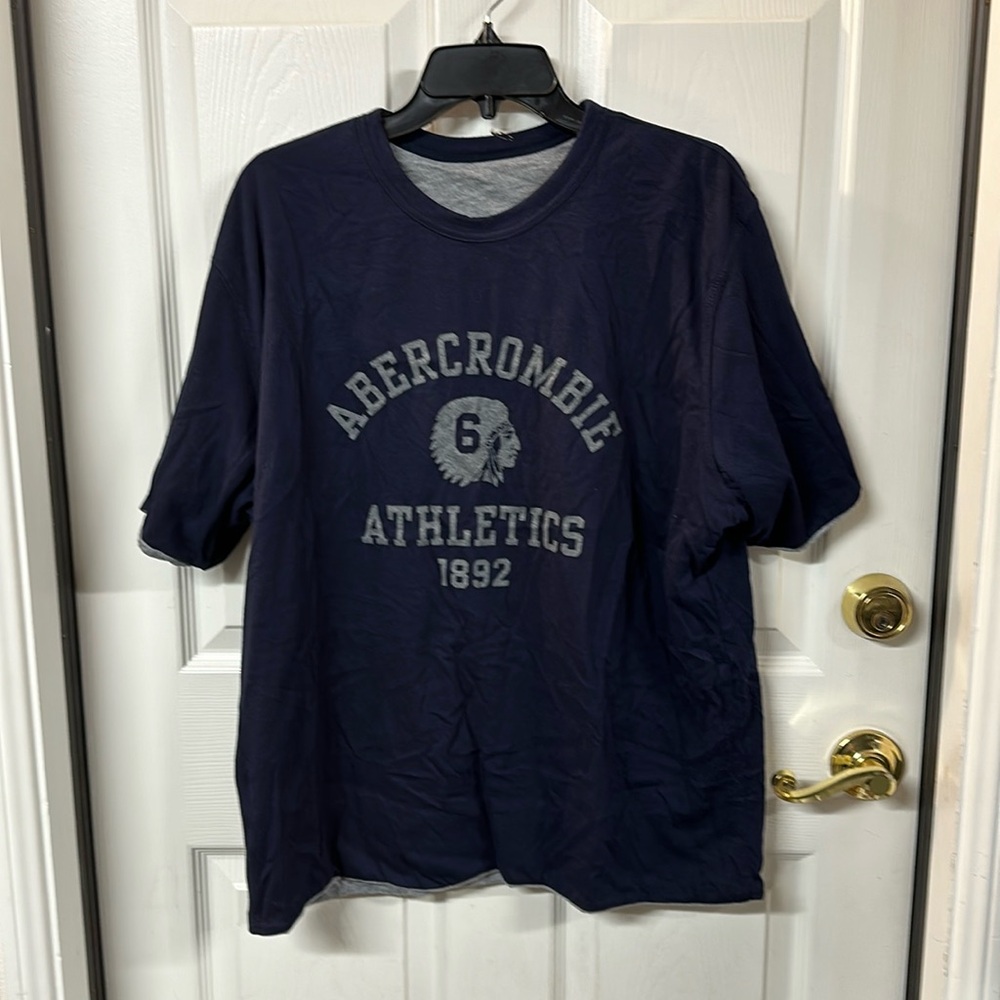Men’s Abercrombie & Fitch reversible athletic tee
